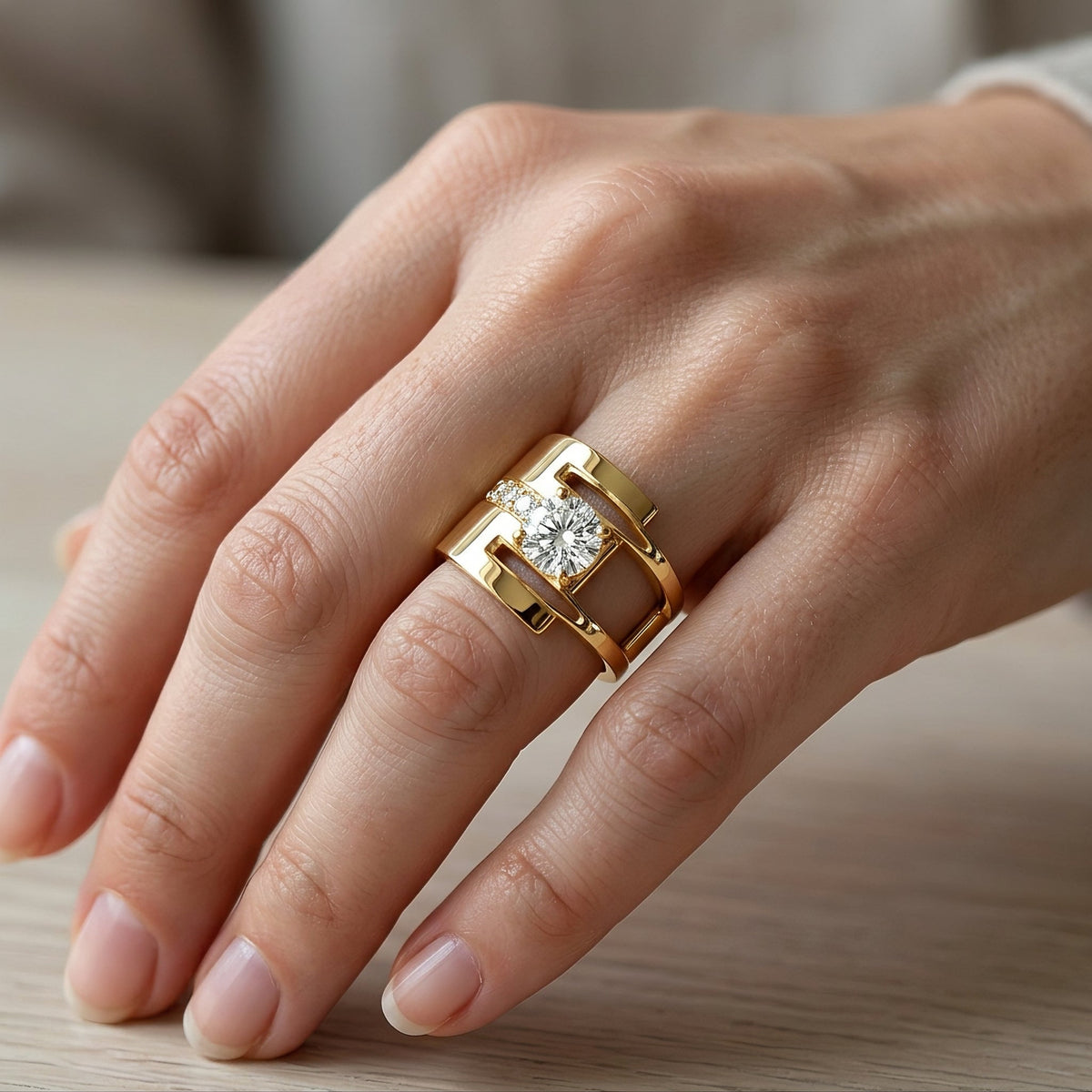 Sharon – Vintage Goldring mit unregelmäßigen Zirkonia
