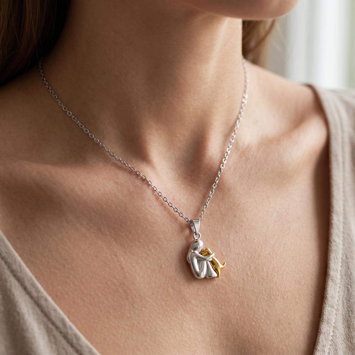 Neko – Halsband mit Anhänger von Umarmung zwischen Hund und Besitzer