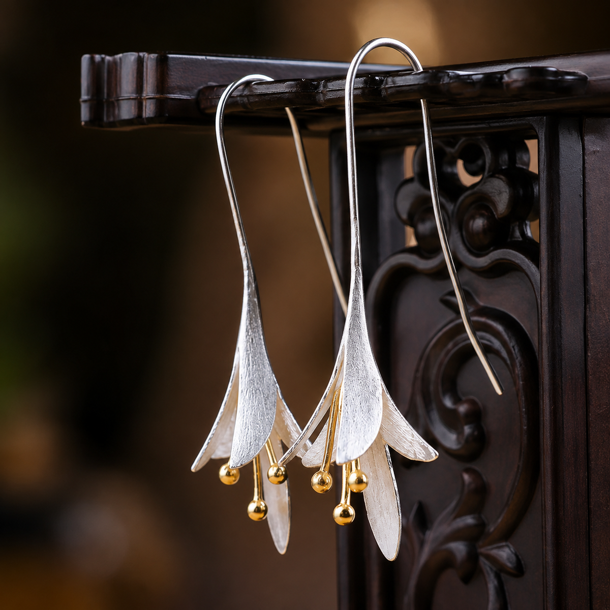 Hängende Ohrringe von Jasminblüten in Silber