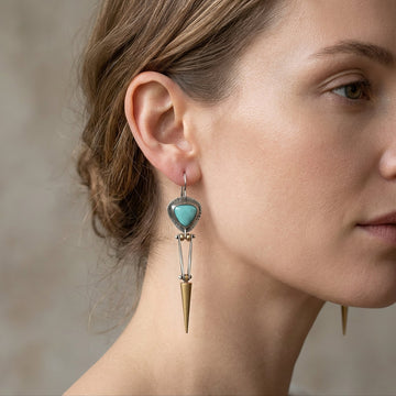 Tahlia – Etnische Boho-Ohrringe mit grünem Harzstein