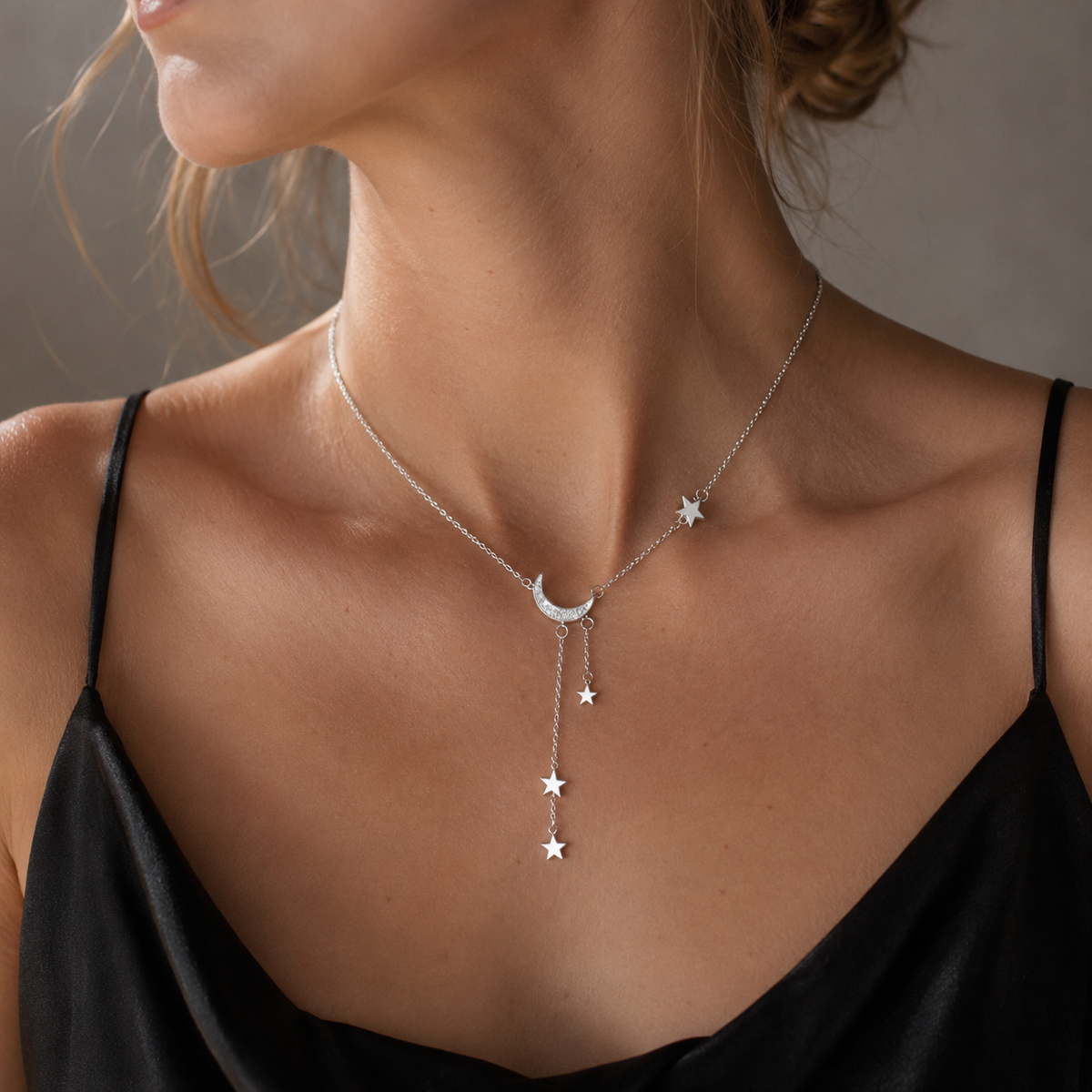 Lunara – Halskette aus Silber mit Mond und Sternen