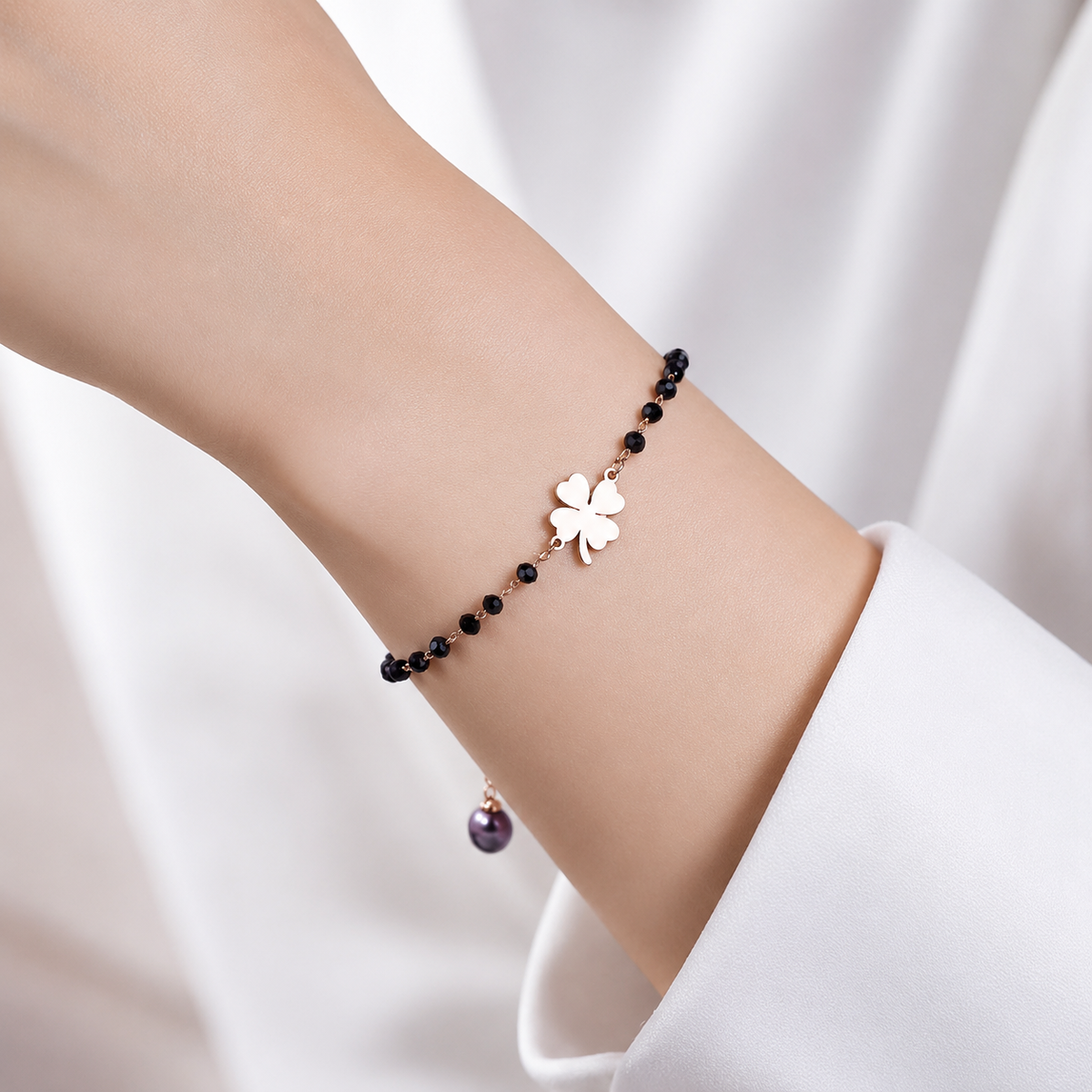 Faelya – Armband Amulett von vierblättrigem Klee