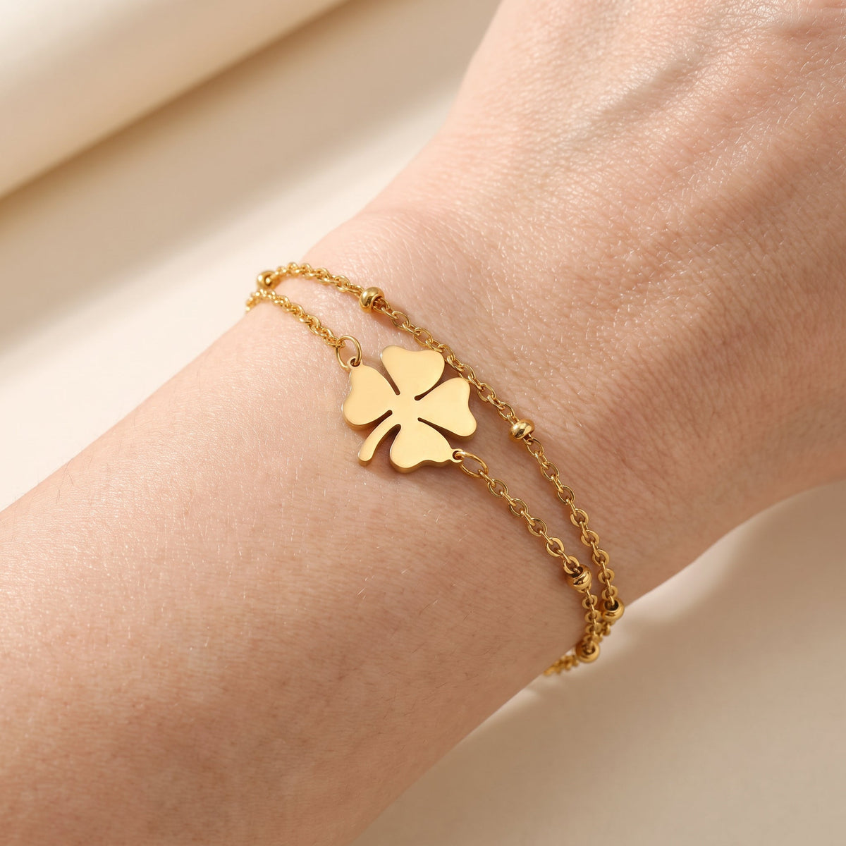 Sanya – Armband Kleeblatt Gold und Silber