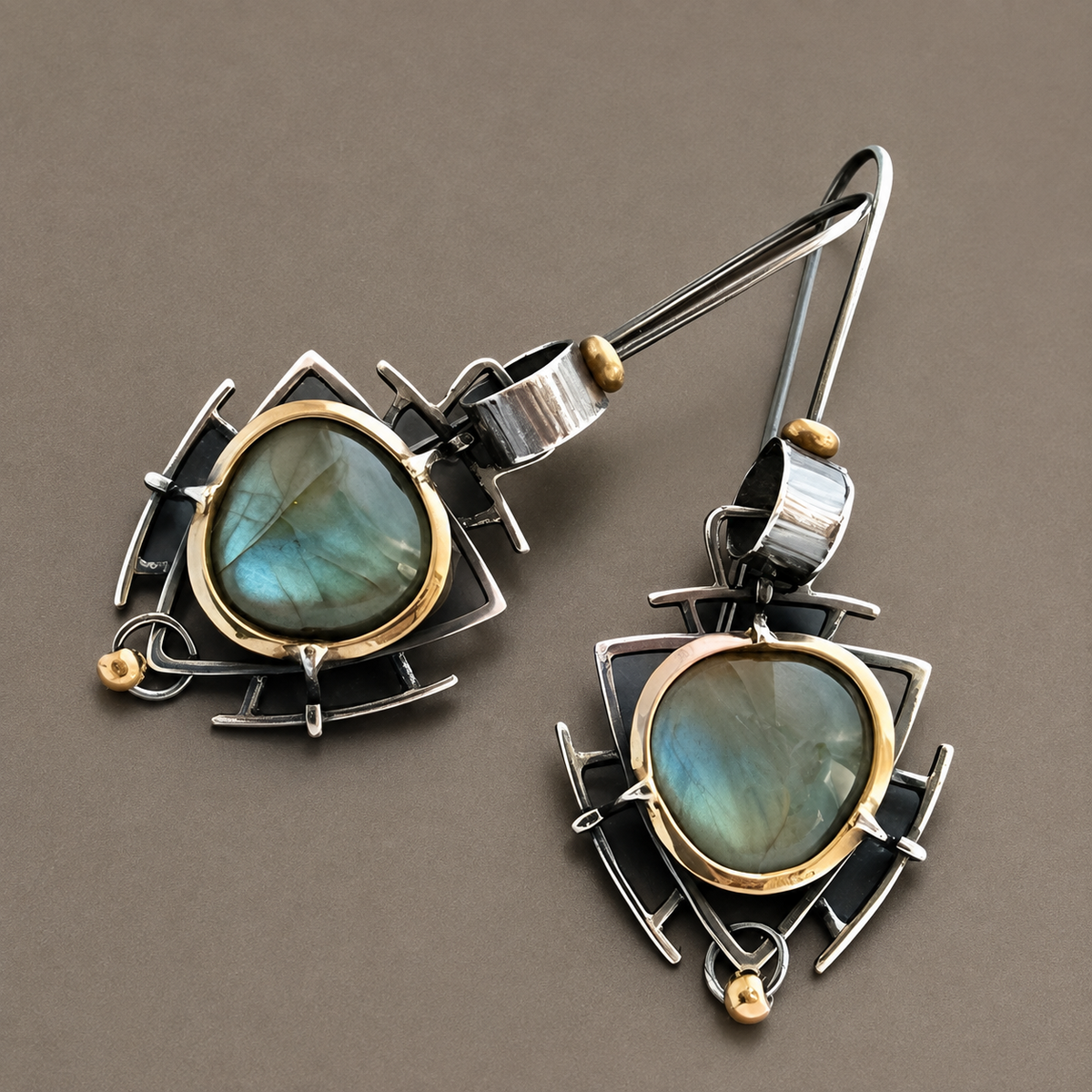 Lydie – Ohrringe aus Labradorit Silber und Gold