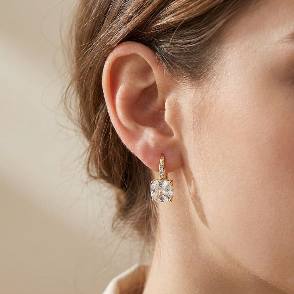 Naoko – Elegante Ohrringe mit glänzenden Steinen