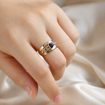 Ricca – Vintage-Ring mit strahlendem blauen Kristall