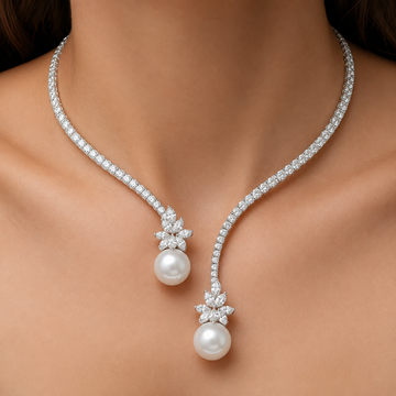 Lyra – Halskette aus glänzendem Sterlingsilber mit Perlen