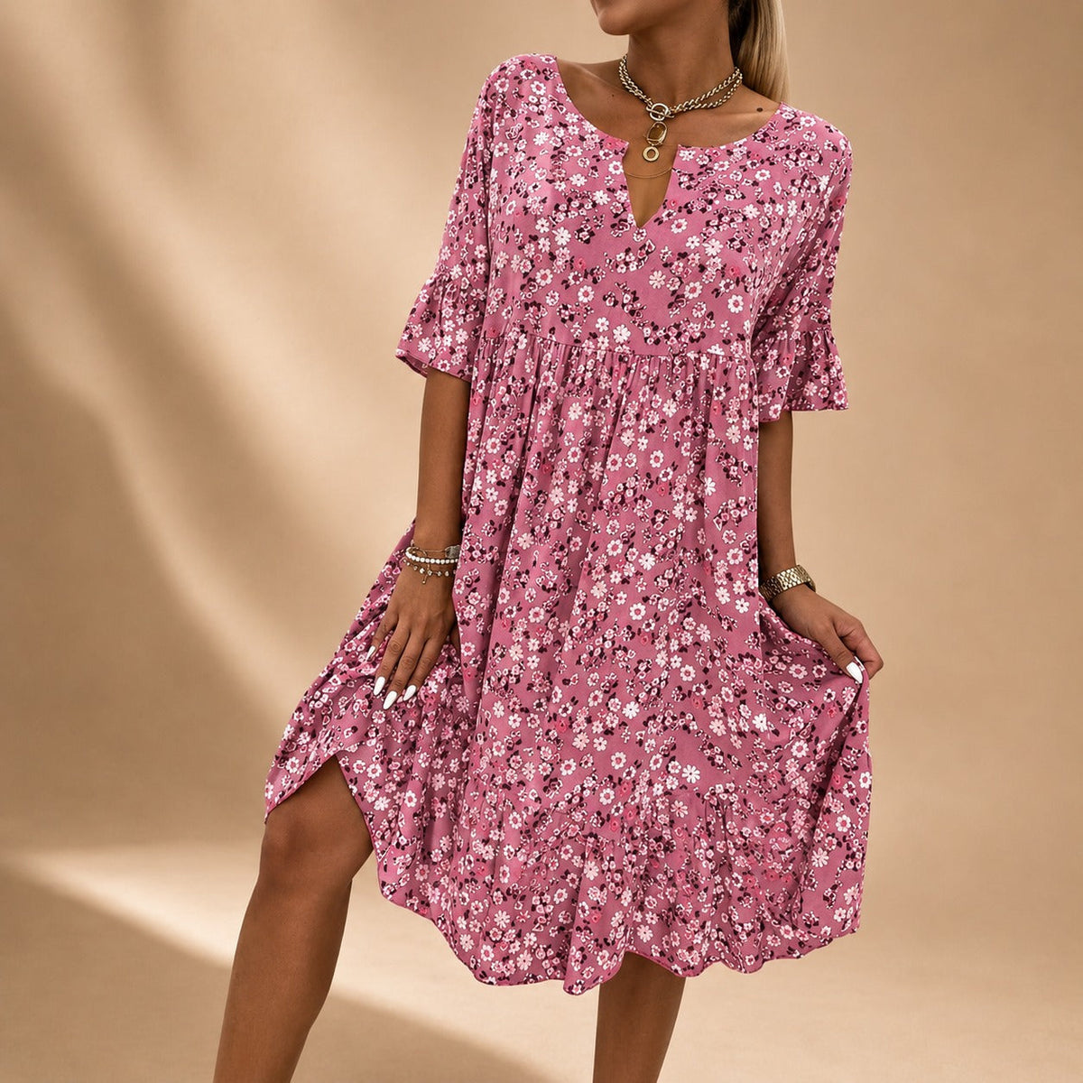 Lilian - Anmutiges Kleid mit Blumenmustern und fließendem Design