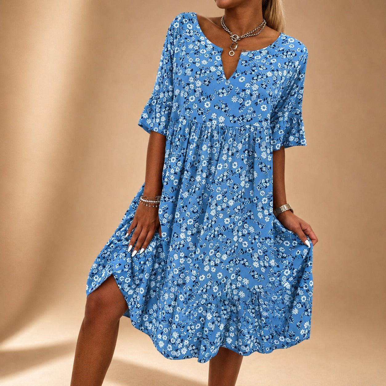 Lilian - Anmutiges Kleid mit Blumenmustern und fließendem Design
