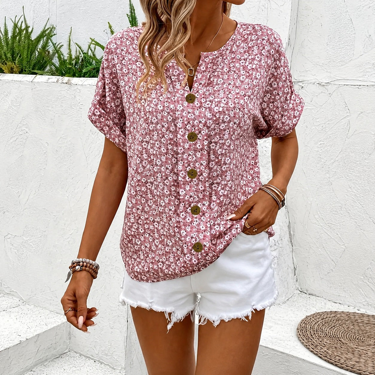 Lina - Sommeroberteil mit Blumenmotiven und femininem Charme