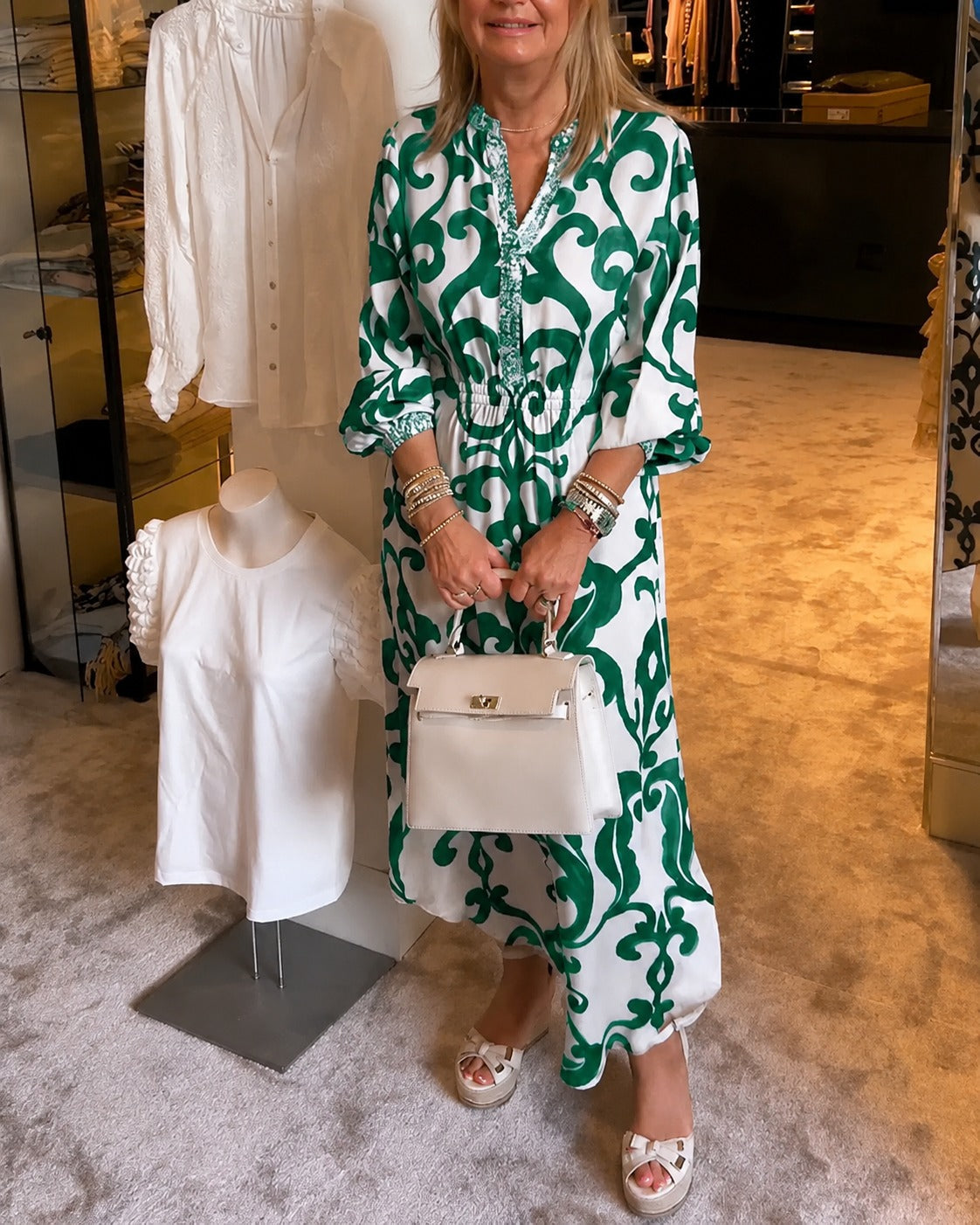 Daisie - Elegantes Kleid mit V-Ausschnitt und lockerer Passform
