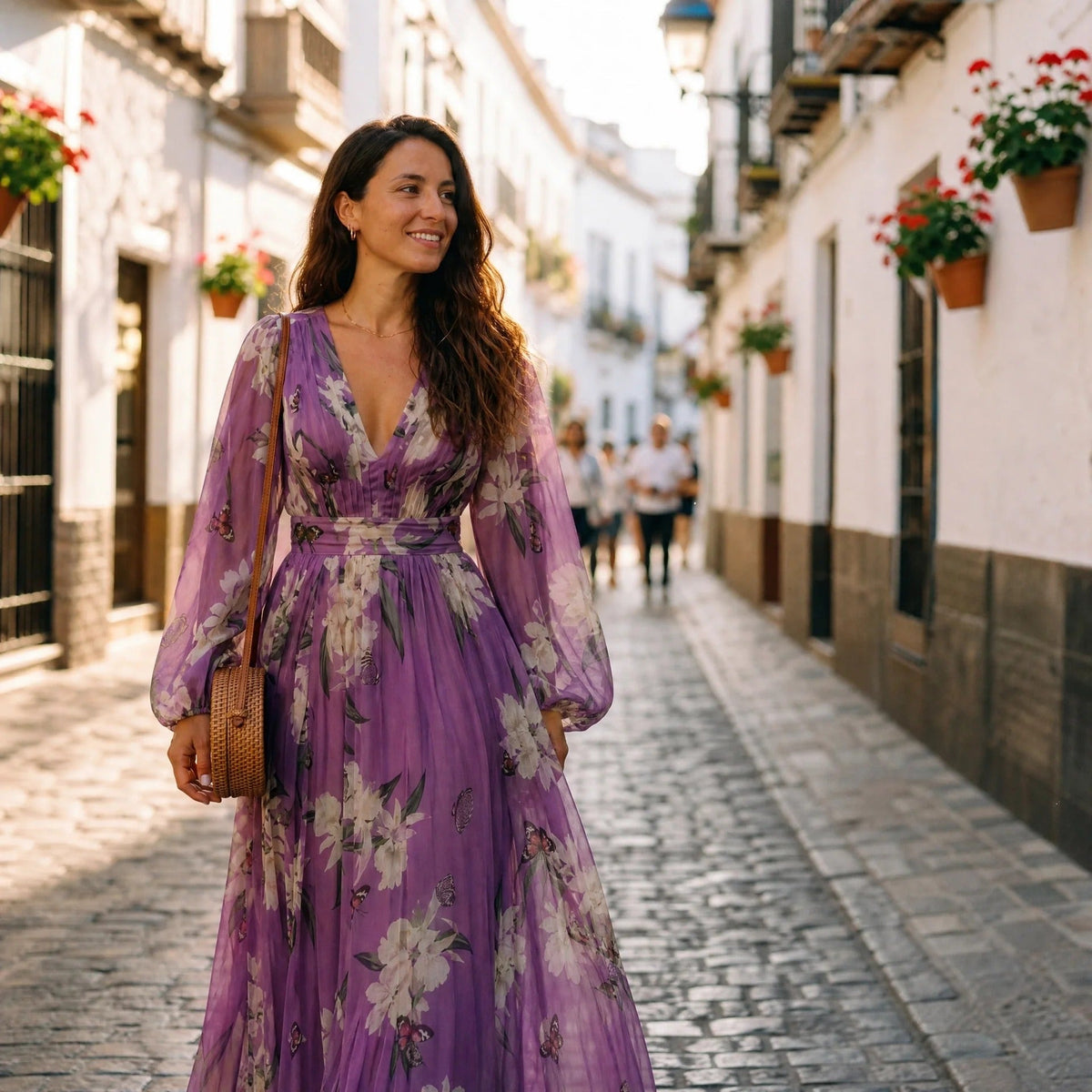 Leanne - Langes Kleid mit Blumenmotiven und sanftem Schwung