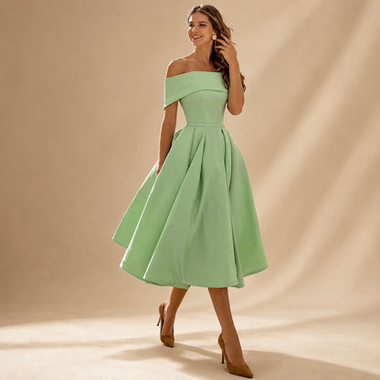 Erika - Stilvolles Kleid mit offenen Schultern