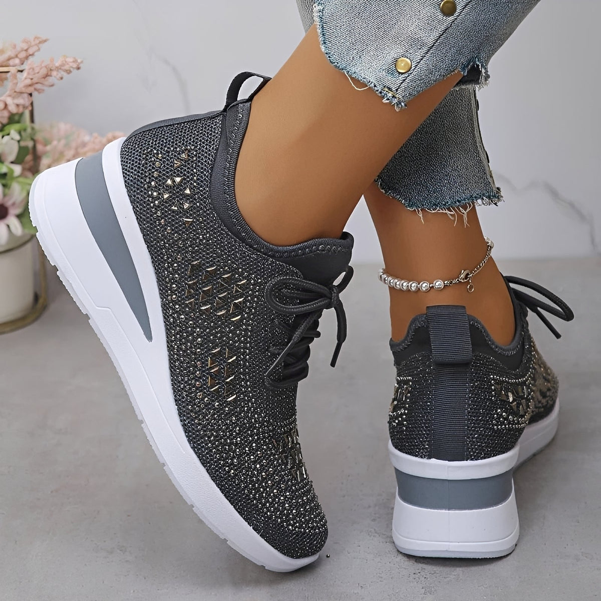 Elodie - Modische und bequeme Sneakers mit glänzenden Details