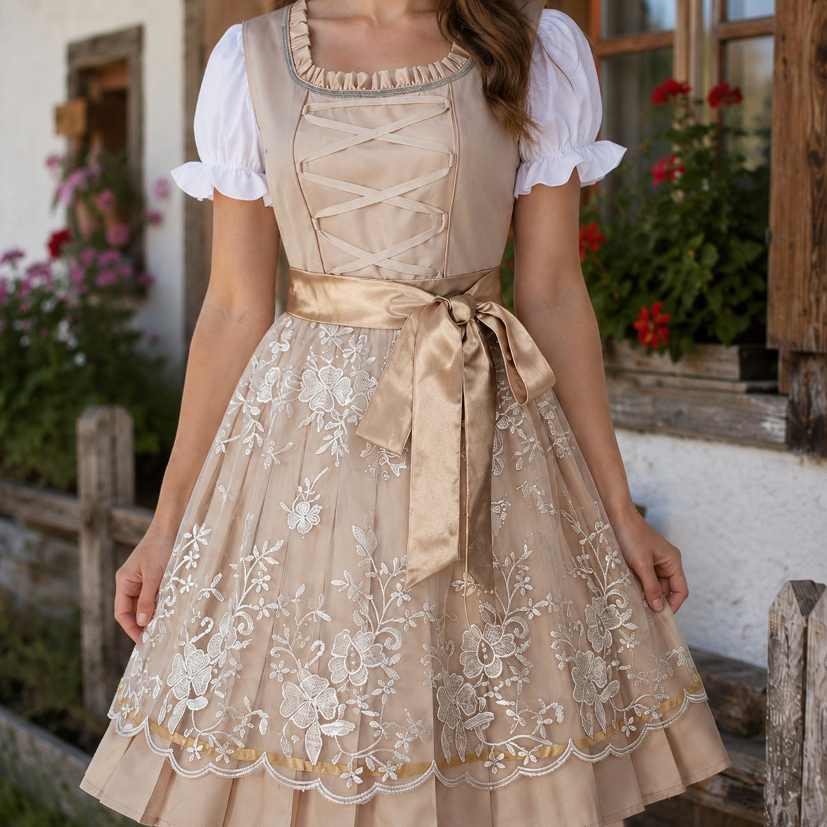 Suzanne - Stilvolles Dirndl fürs Oktoberfest (Futter nicht enthalten)