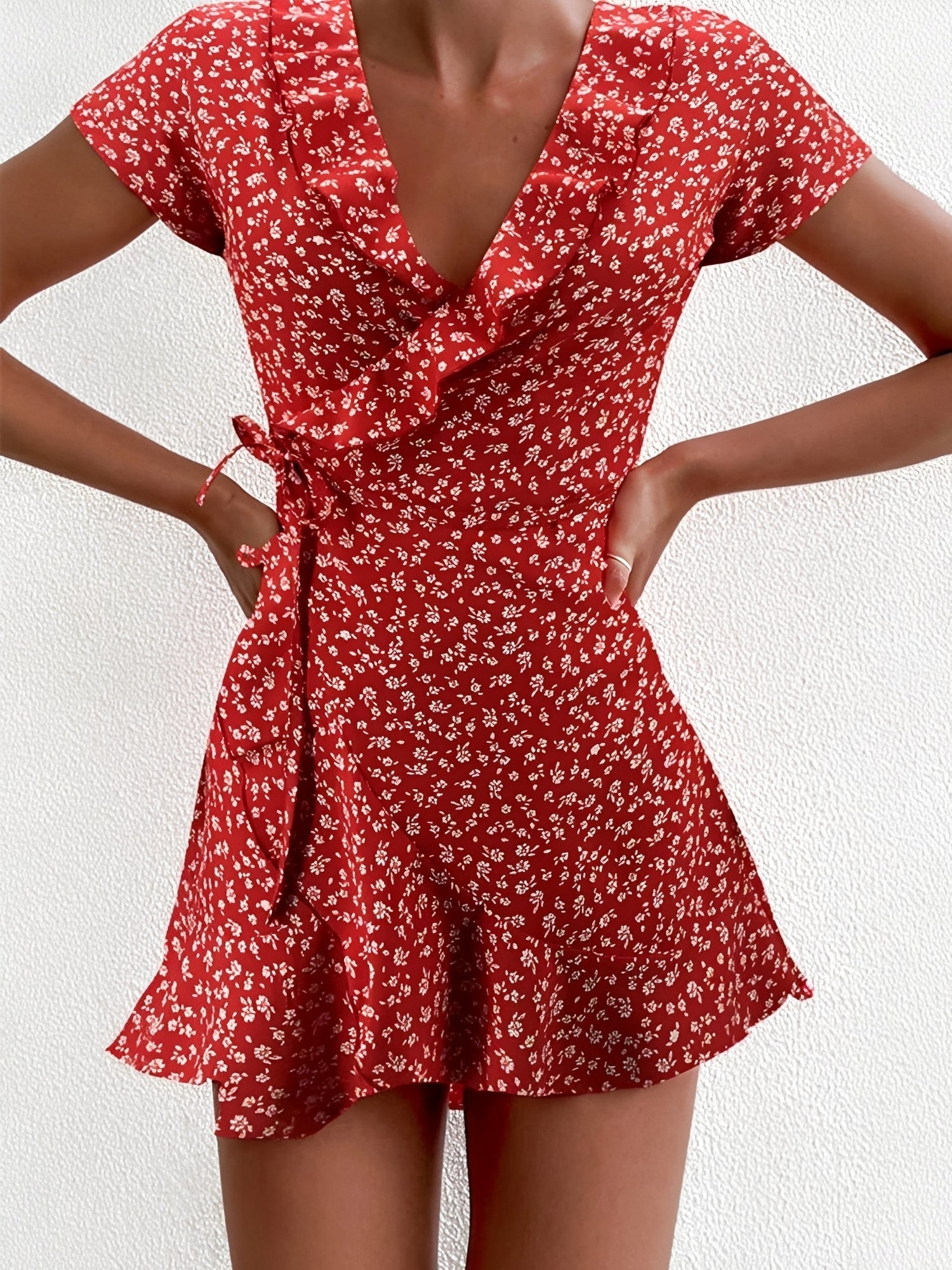 Betsy - Elegantes Blumen-Minikleid
