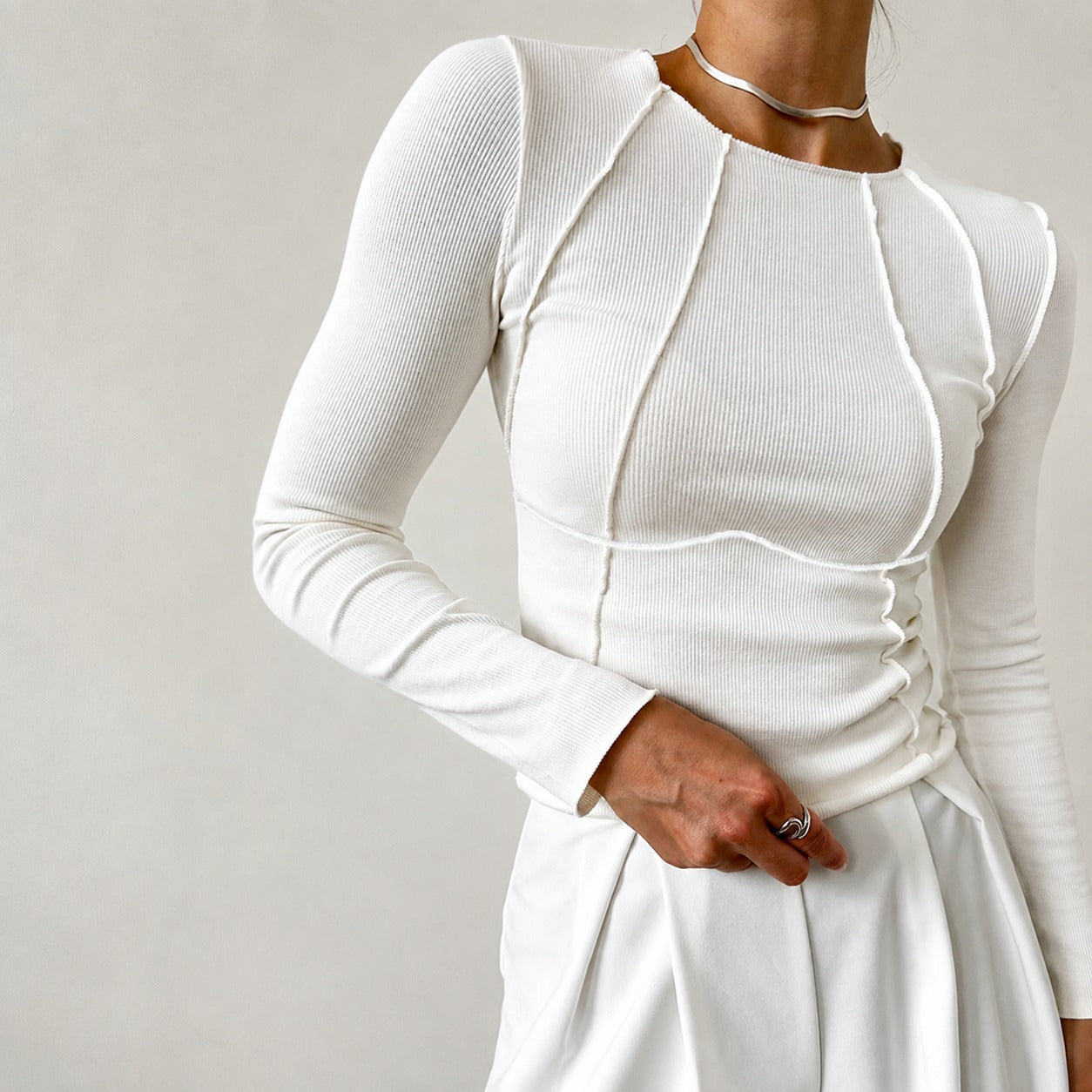 Leonie - Elegantes Langarmshirt mit Paspel-Details