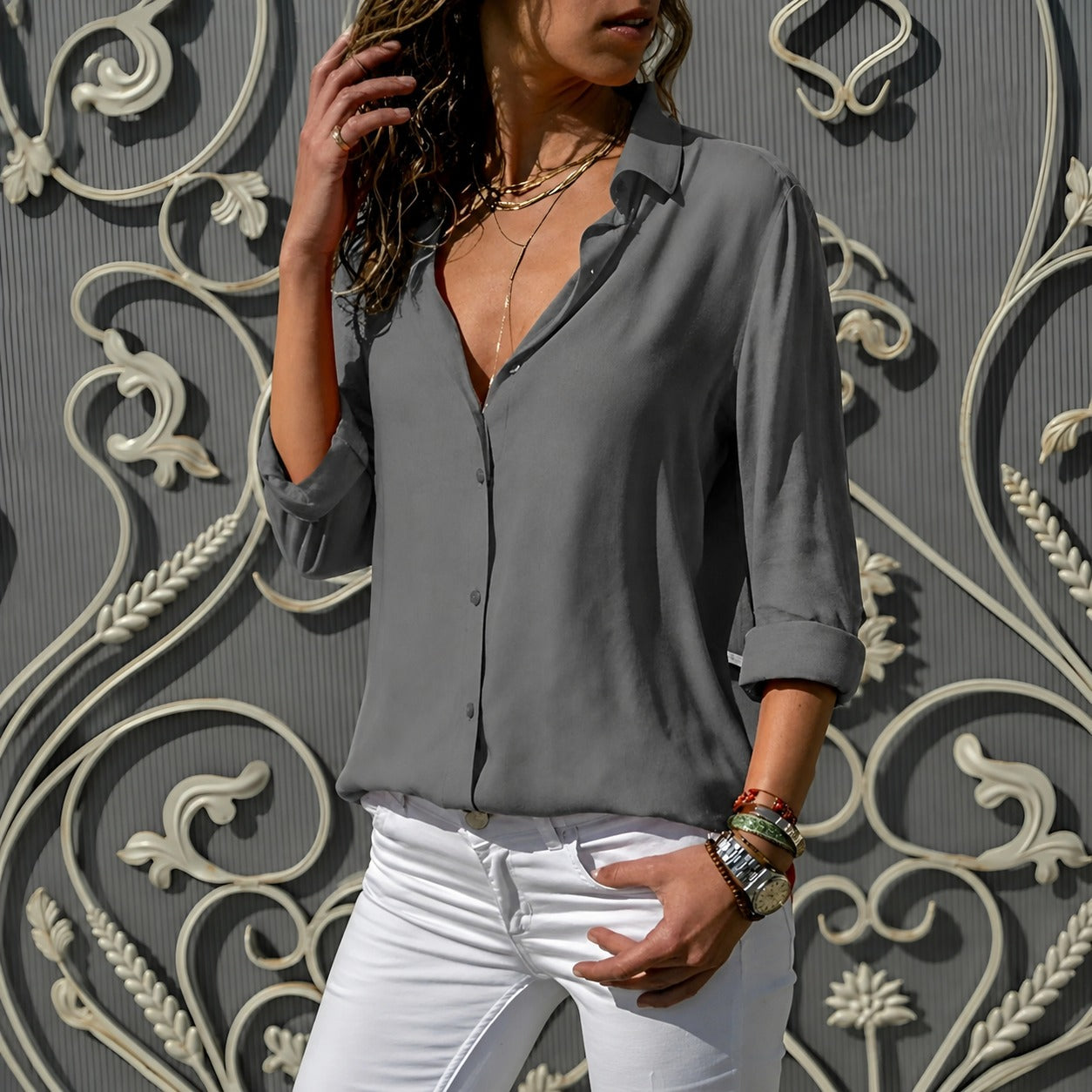 Aiah - Leichte Bluse mit V-Ausschnitt