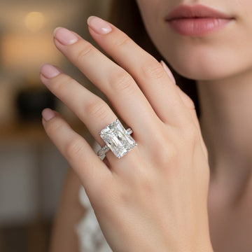 Jade – Ring mit großer Zirkonia