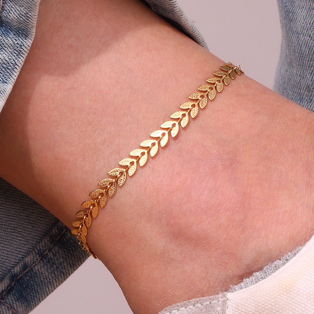 Sisi – Fußkette mit goldenen Blättern