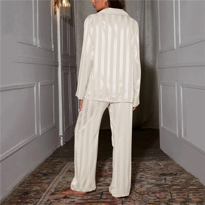 Eleganter Seidenpyjama für Damen