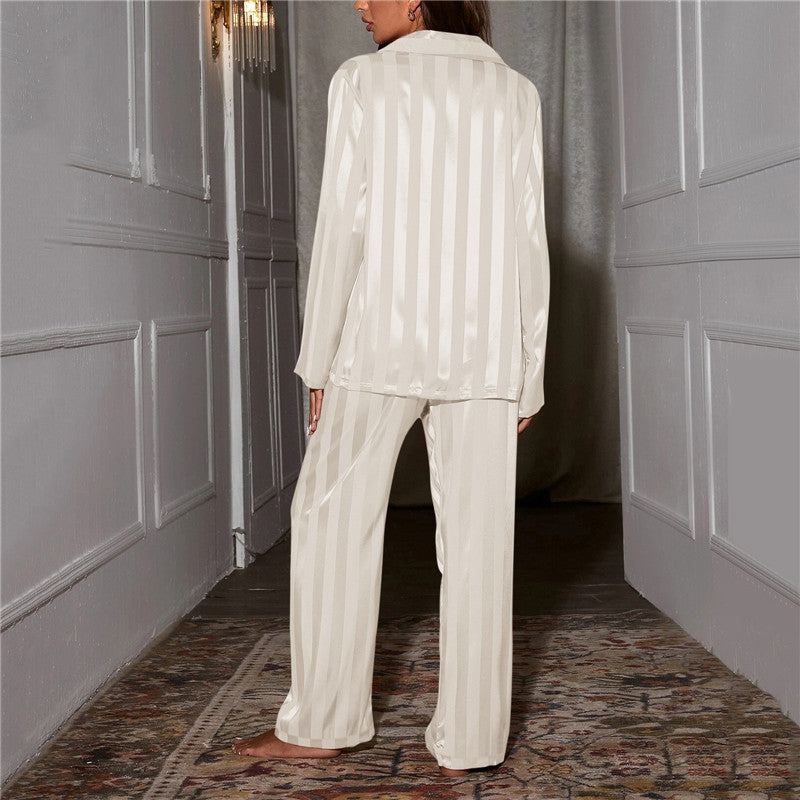 Modischer Damen-Pyjama aus weichem Material