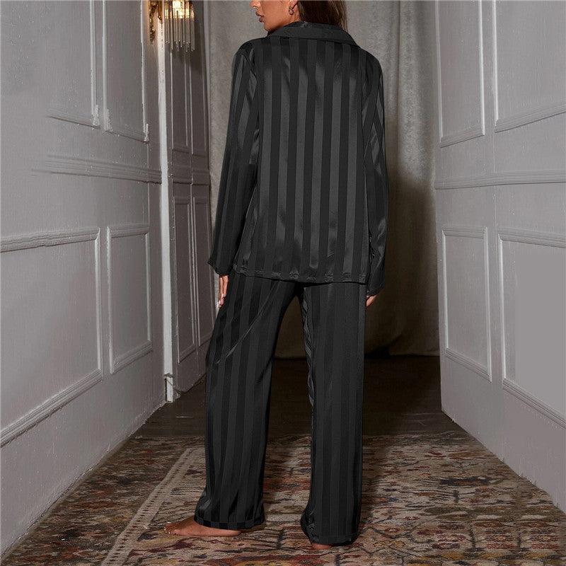 Modischer Damen-Pyjama aus weichem Material