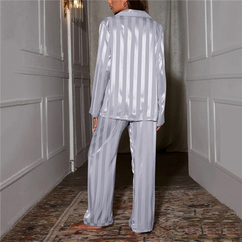 Modischer Damen-Pyjama aus weichem Material