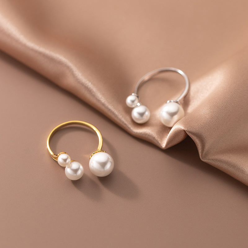 Clara – Anpassenbarer Ring mit Süßwasserperle und dreieckigem Design