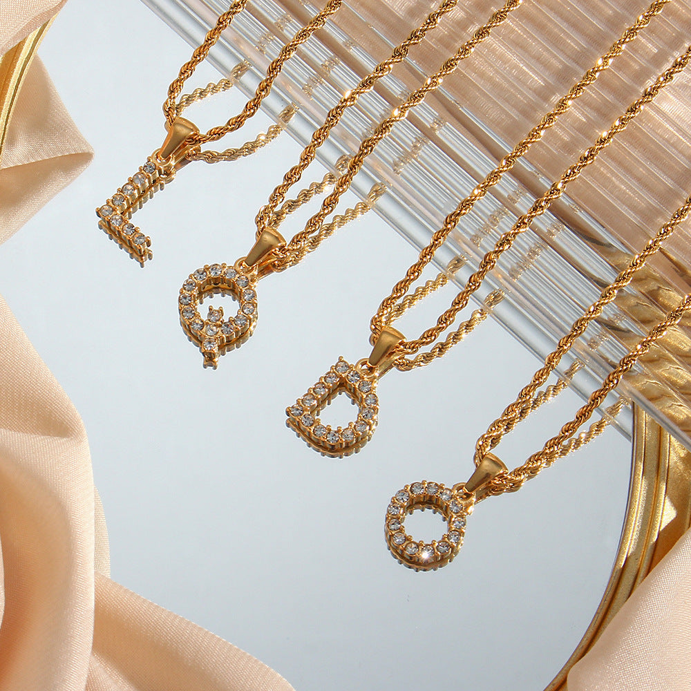 Maeve - Halskette mit Diamanten und Initialen