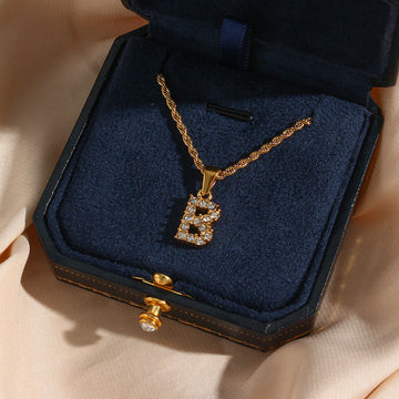 Maeve - Halskette mit Diamanten und Initialen