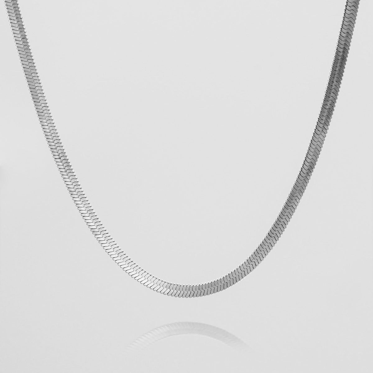 Juliette – Eleganter Chevron-Halsreif