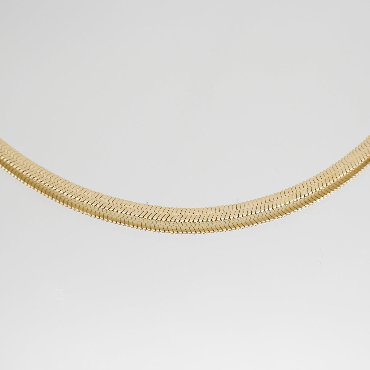 Juliette – Eleganter Chevron-Halsreif