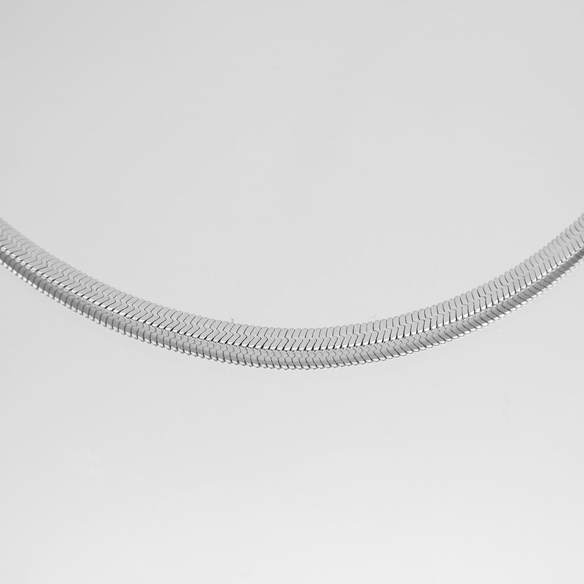 Juliette – Eleganter Chevron-Halsreif