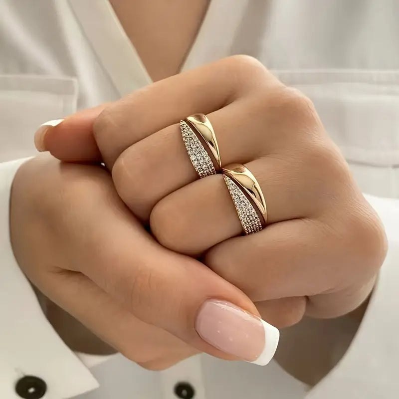 Emiko – Ring aus Gelbgold mit glänzenden Steinen