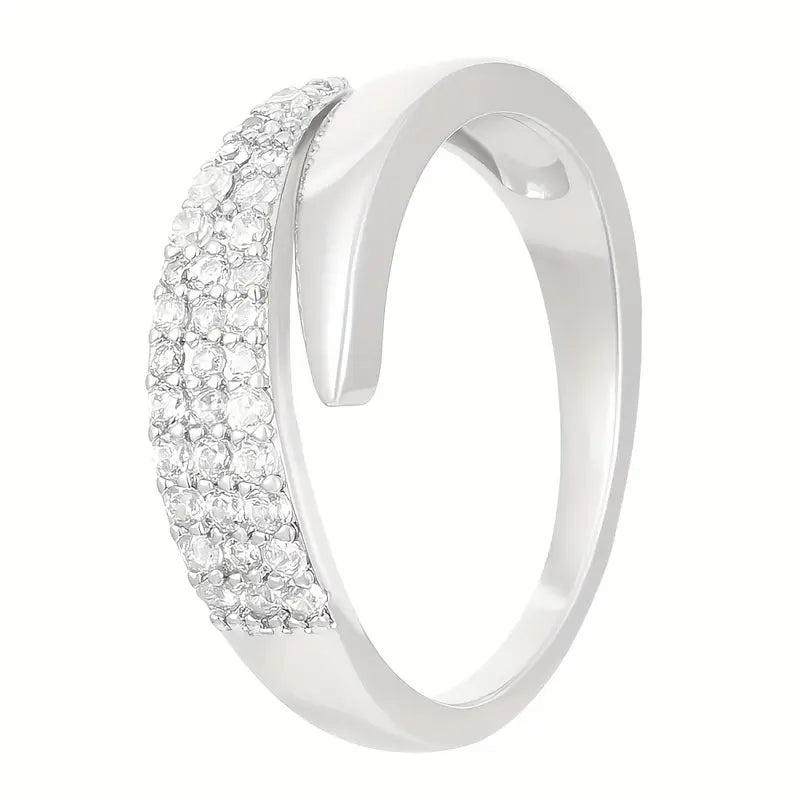 Emiko – Ring aus Gelbgold mit glänzenden Steinen