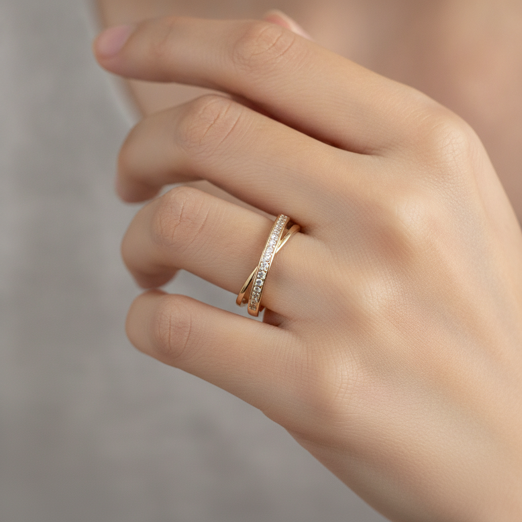 Cassia – Anpassbarer Goldring mit Zirkonia