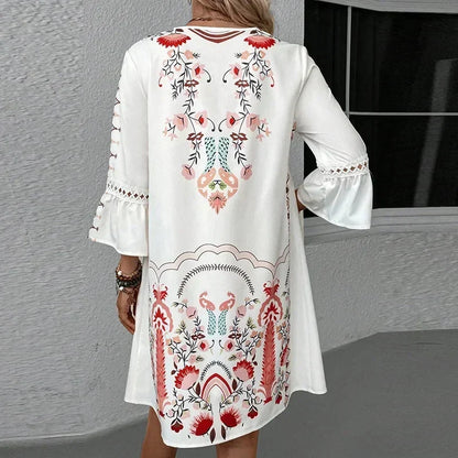 Iris – Kleid mit handbesticktem V-Ausschnitt