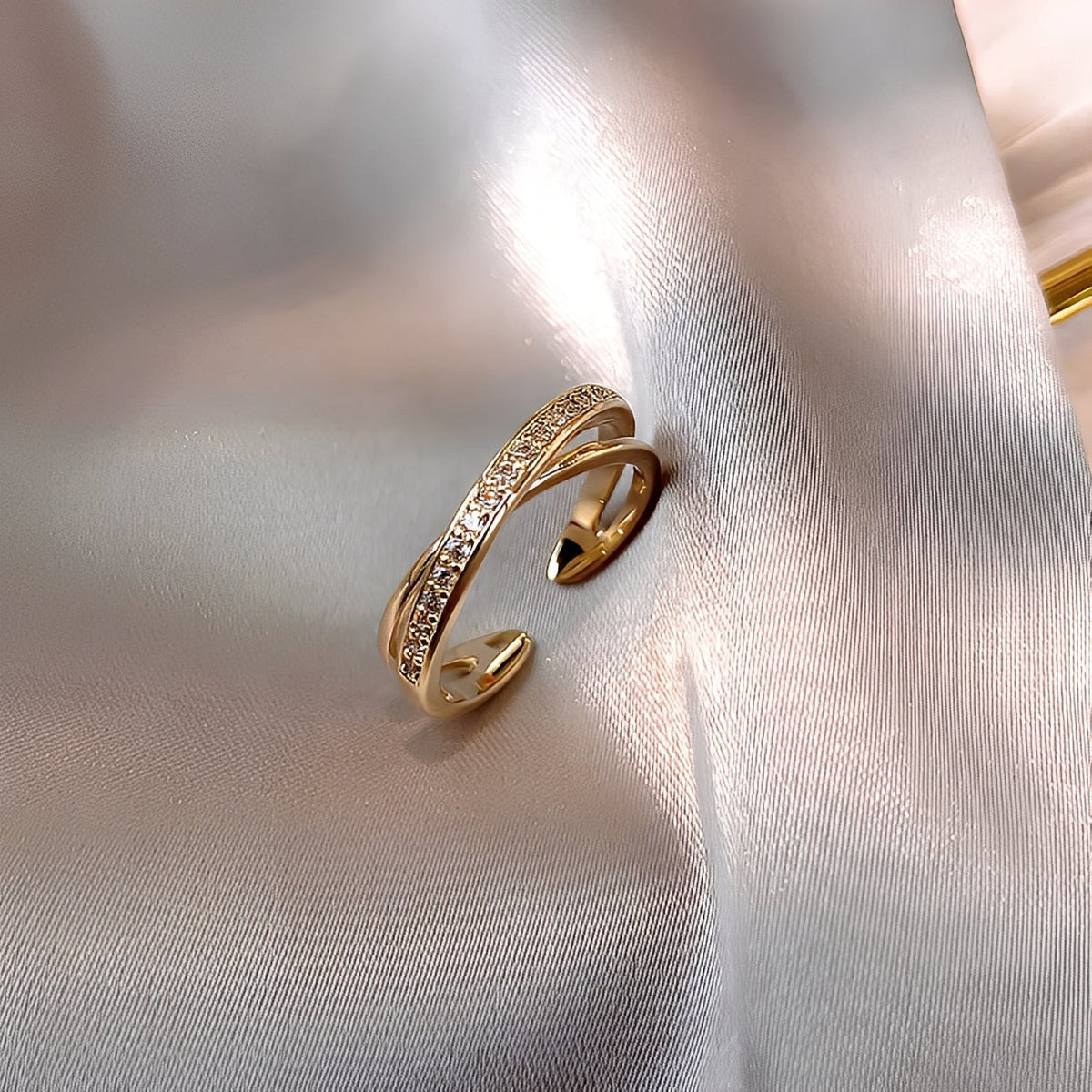 Cassia – Anpassbarer Goldring mit Zirkonia
