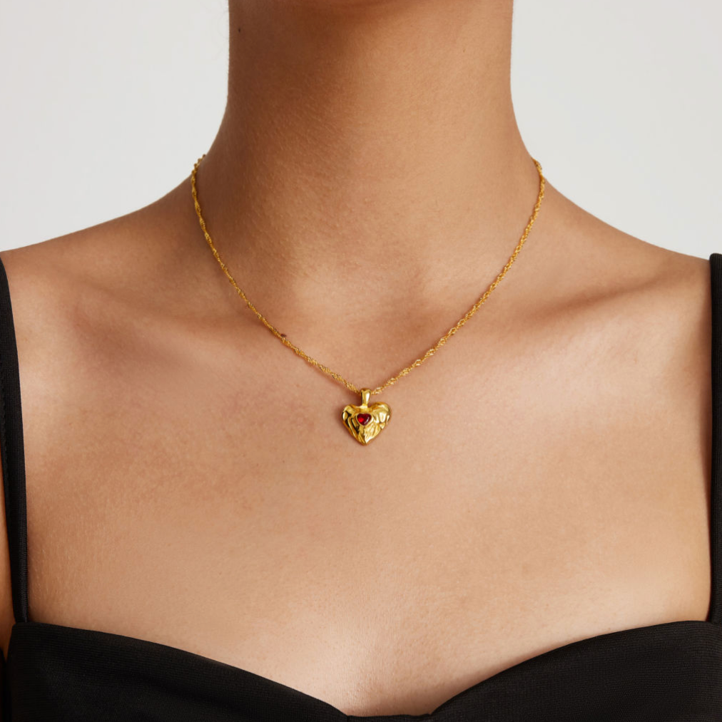 Vesper - Halskette mit rotem Herz aus Gold
