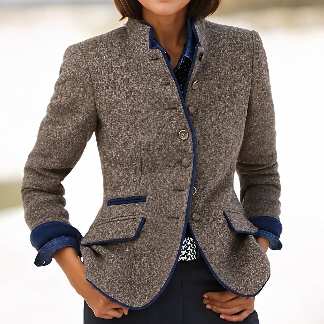 Kaelyn - Stilvolle Damenjacke mit Taschen