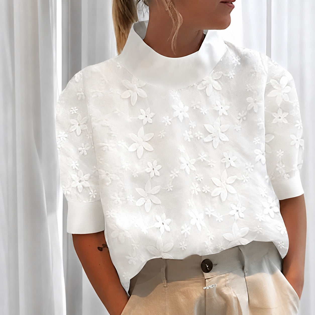 Julia - Damenbluse mit elegantem Kragen und Details