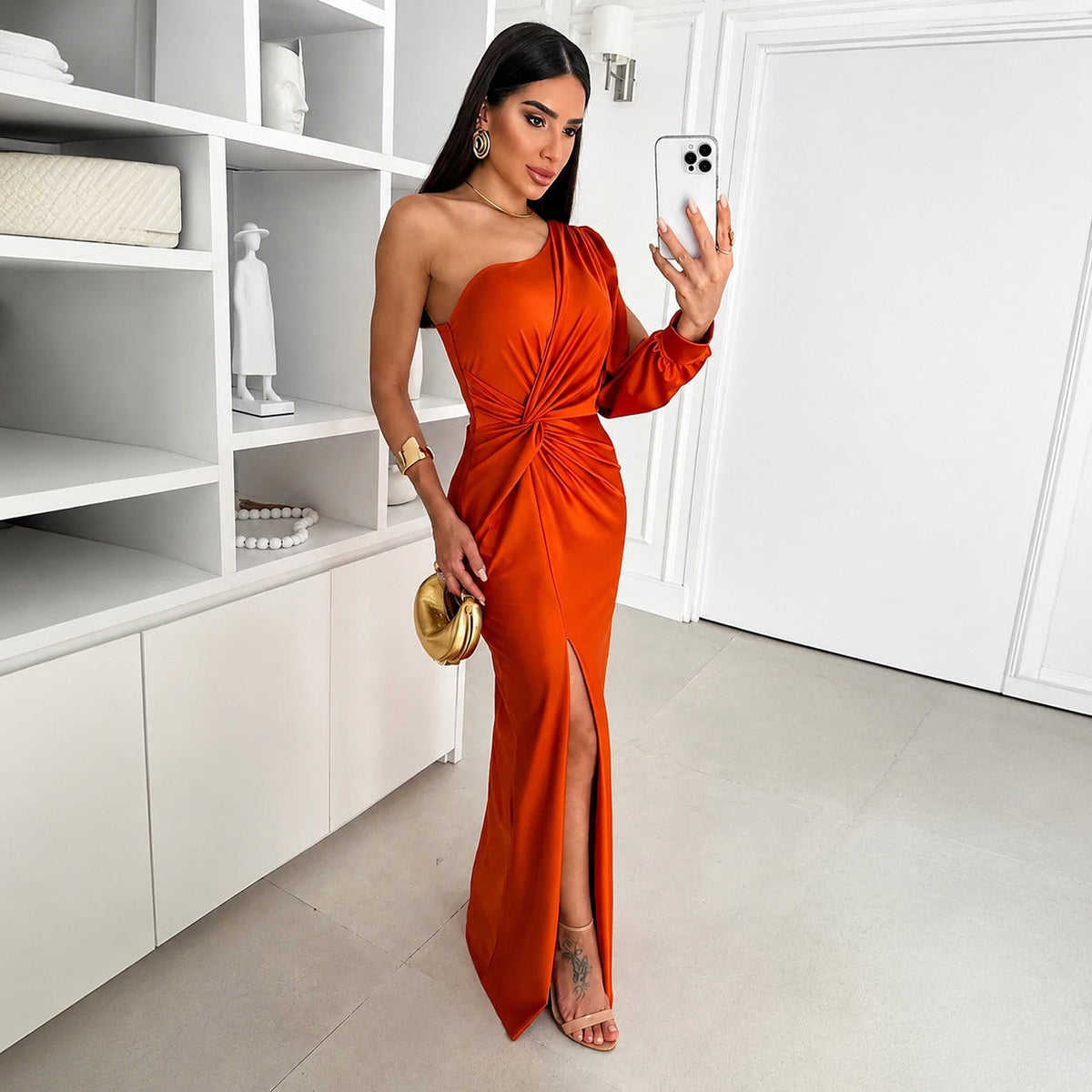 Fely - Glänzendes Kleid mit asymmetrischem Schnitt