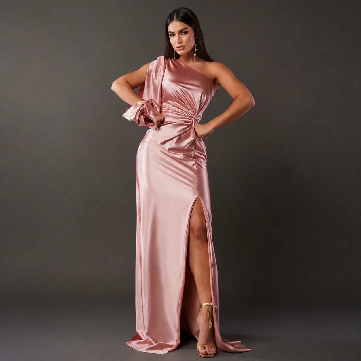 Fely - Glänzendes Kleid mit asymmetrischem Schnitt