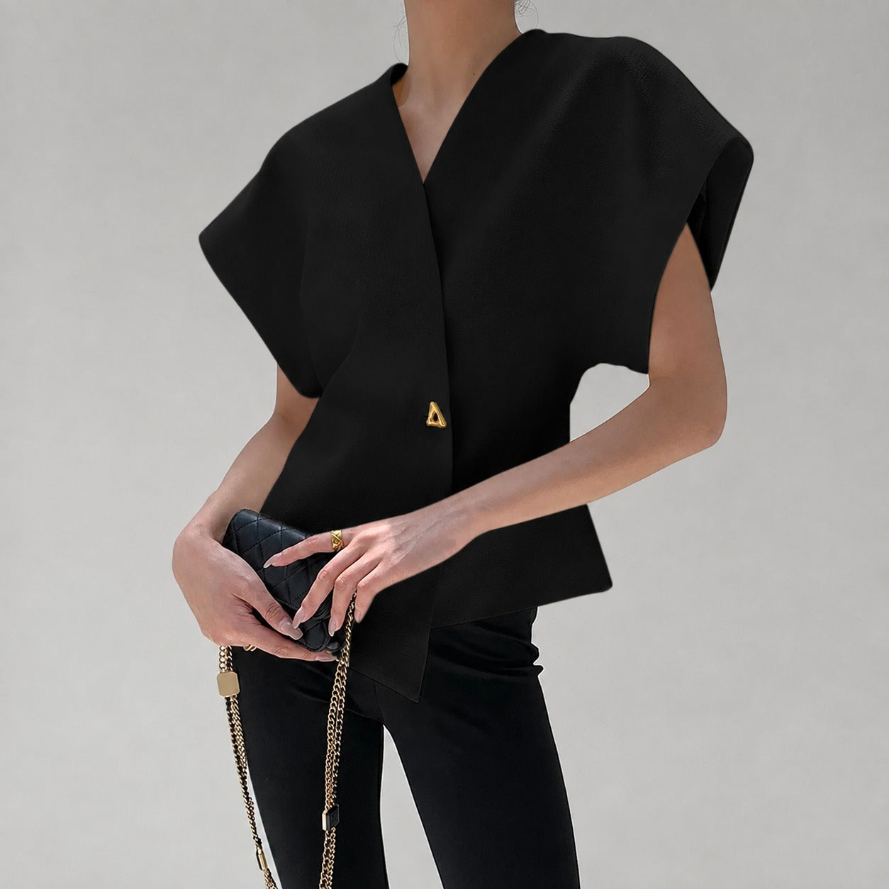 Leonie - Bluse mit V-Ausschnitt und Knopfdetails