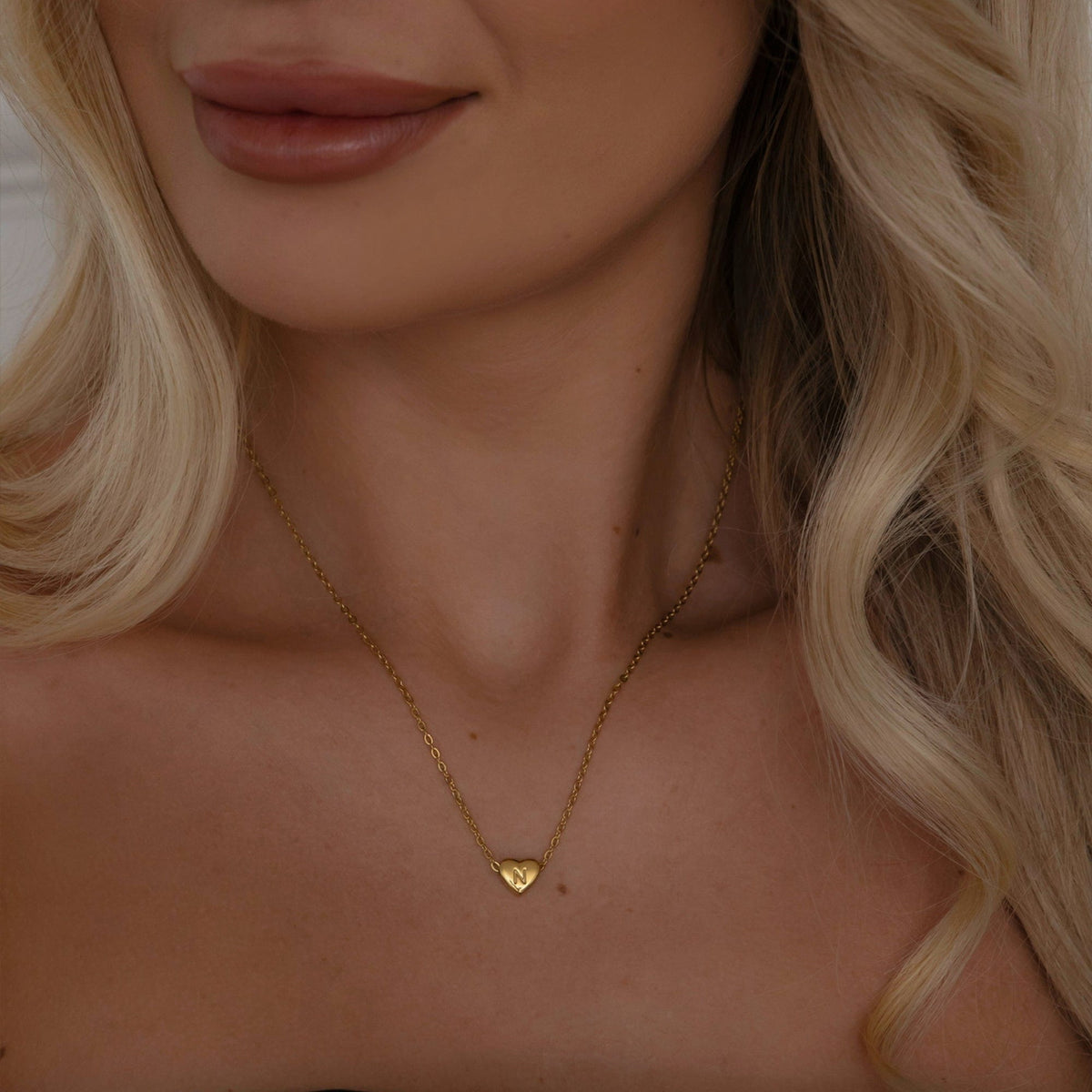 Amora – Halskette mit Initialen in Herzform Goldbeschichtung