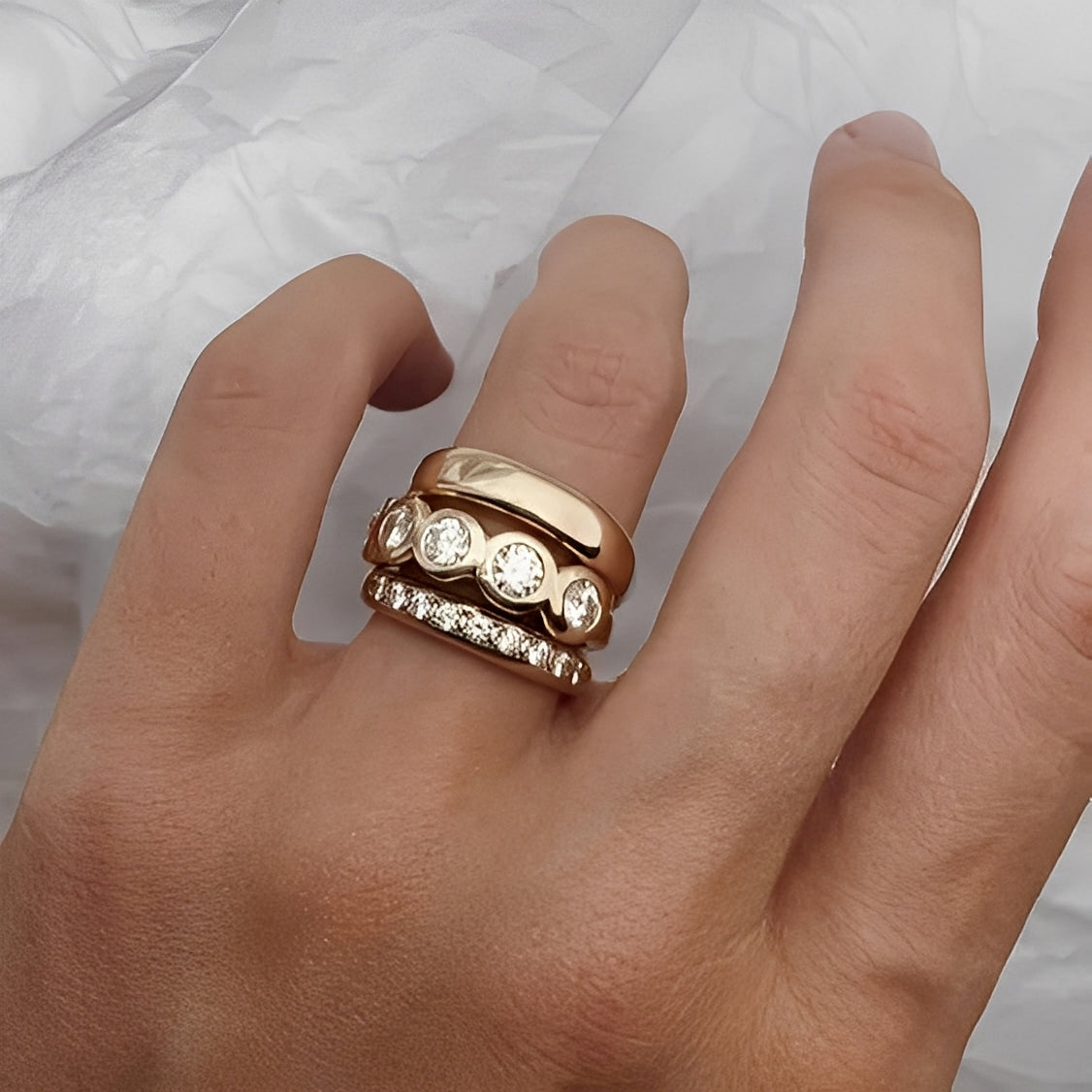 Freya – Set von gehämmerten Goldringen