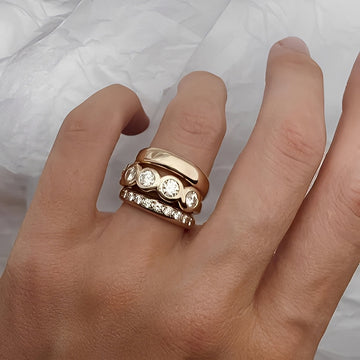 Freya – Set von gehämmerten Goldringen