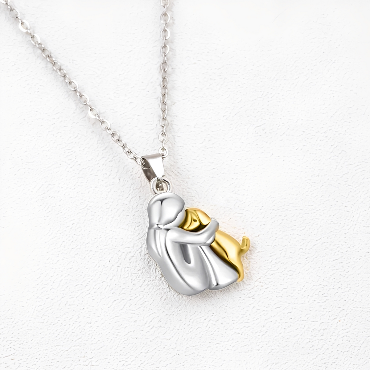 Neko – Halsband mit Anhänger von Umarmung zwischen Hund und Besitzer