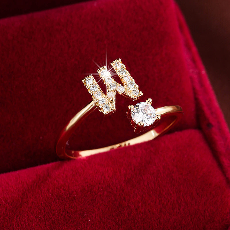 Nova – Offenes modernes Ring mit Initiale und Zirkonia